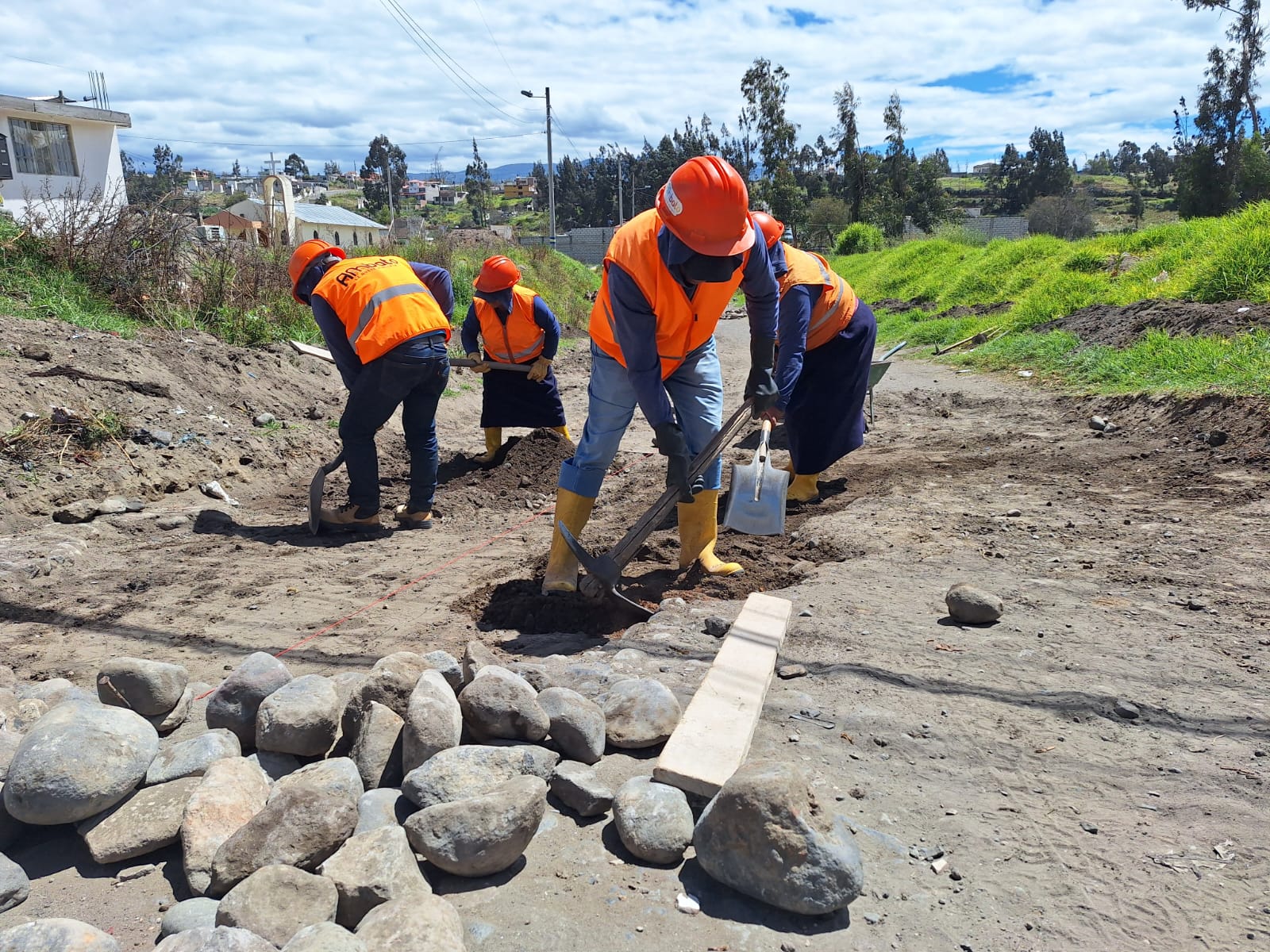 EMPEDRADO Y ADOQUINADO EN VARIOS SECTORES DE LA PARROQUIA PICAIHUA